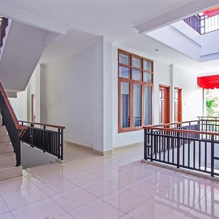 Hotel Reddoorz @ Plemburan Sleman  Zewnętrze zdjęcie