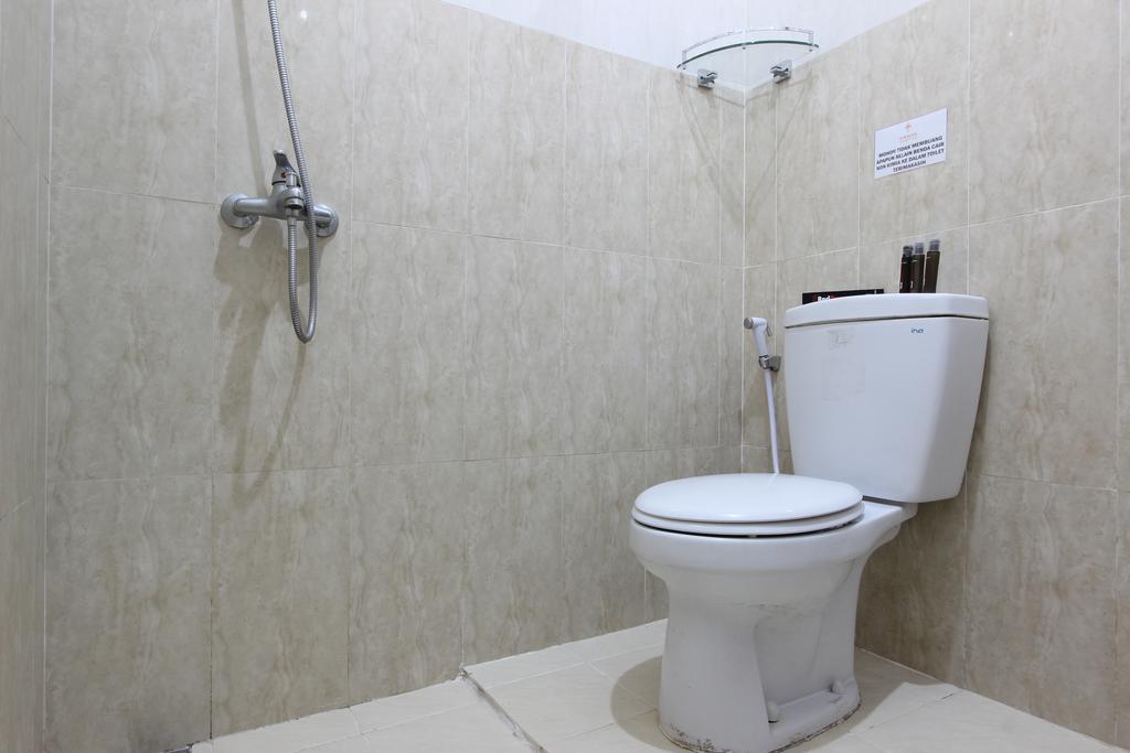 Hotel Reddoorz @ Plemburan Sleman  Zewnętrze zdjęcie