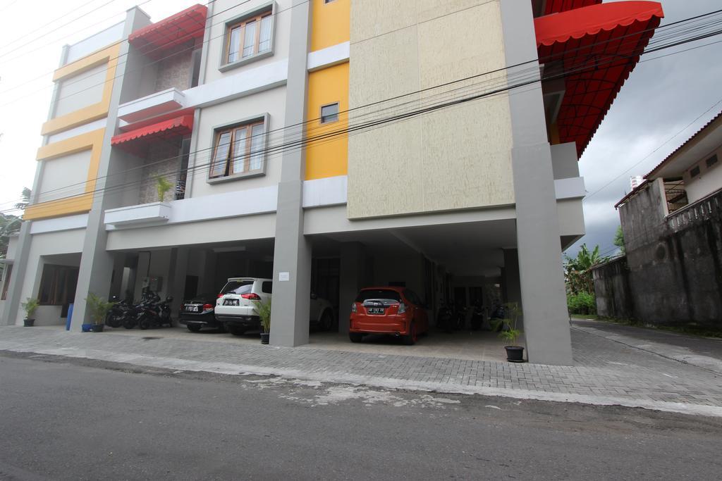 Hotel Reddoorz @ Plemburan Sleman  Zewnętrze zdjęcie