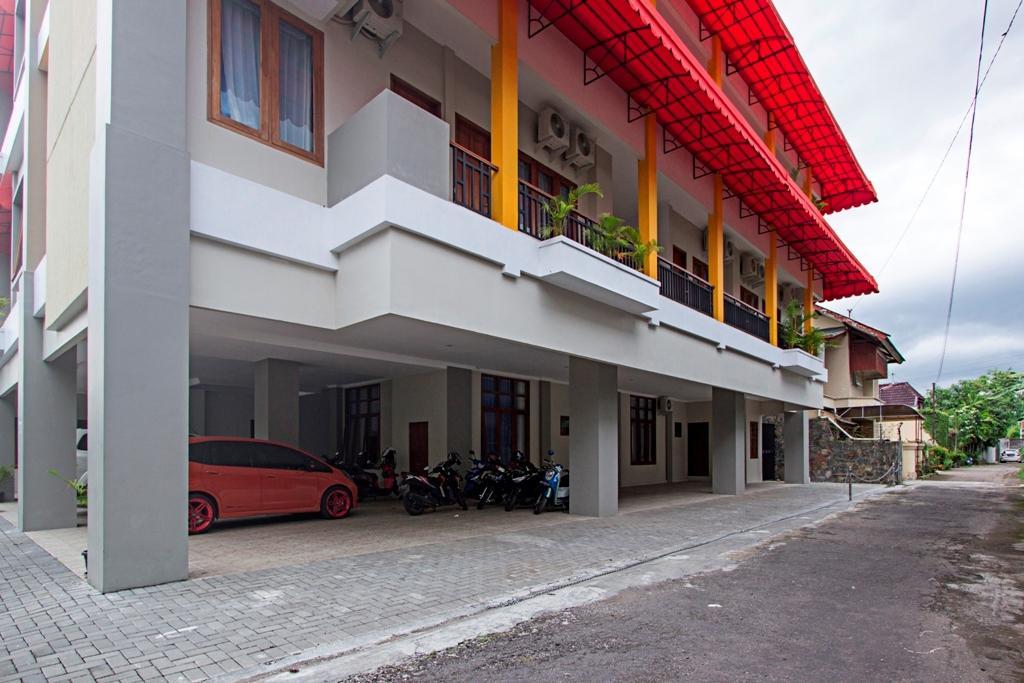 Hotel Reddoorz @ Plemburan Sleman  Zewnętrze zdjęcie